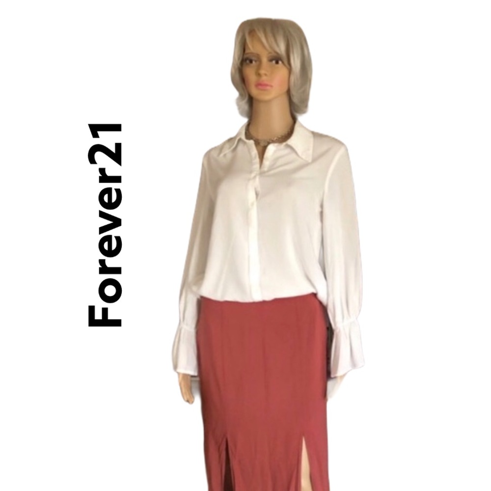 Beautiful blouse by Forever 21 in size M 🌸